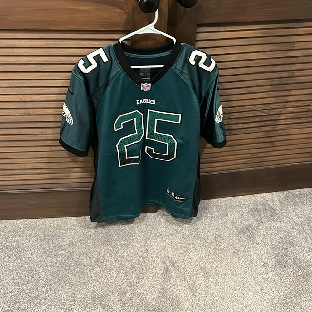 Lasean McCoy eagles jersey. Size is a 44. I believe it is more of a medium fit